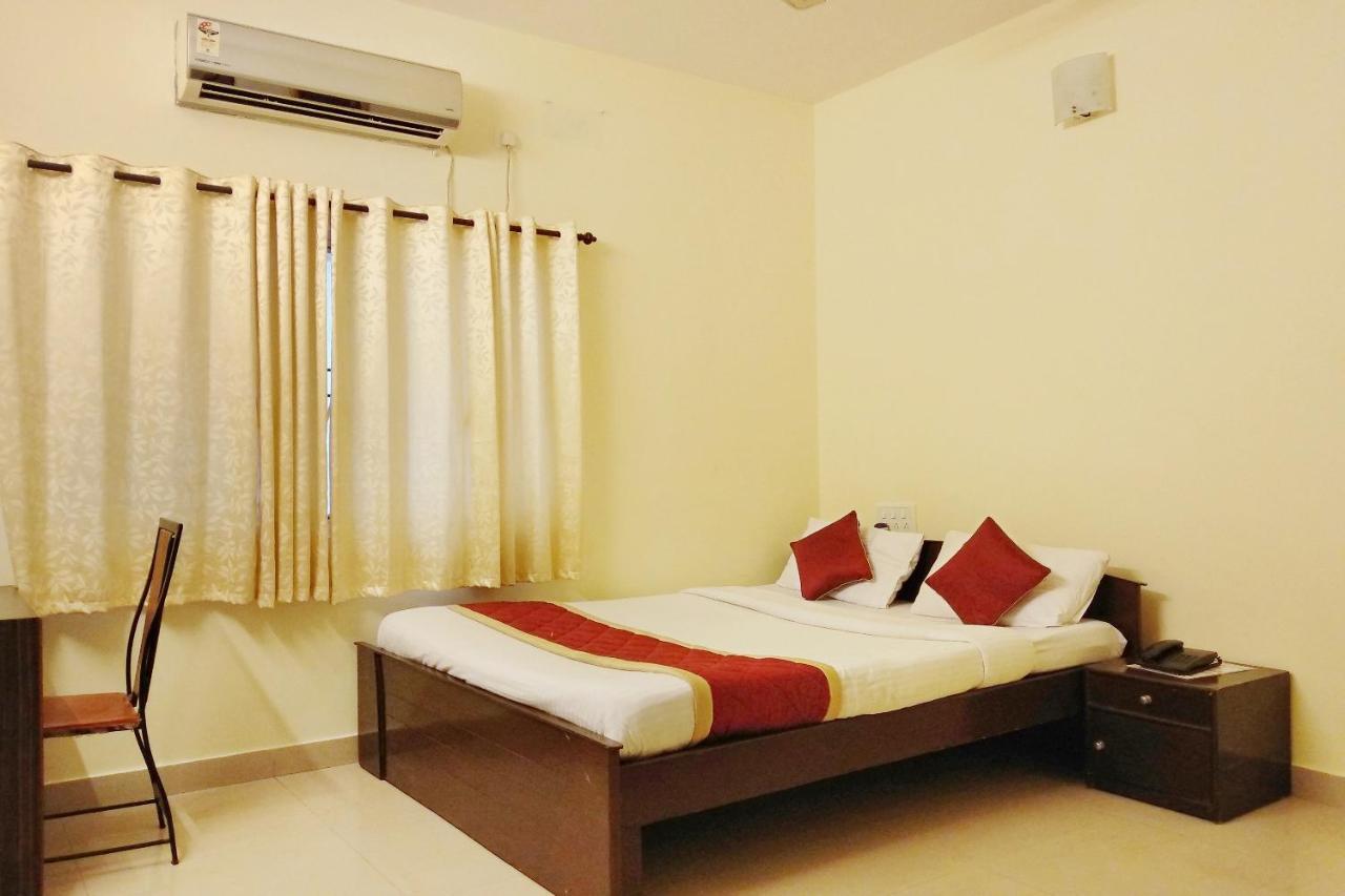 Super Oyo Capital O Premium Hotel Victoria Heights Near Sri Someshwara Swami Temple Bangalore Esterno foto
