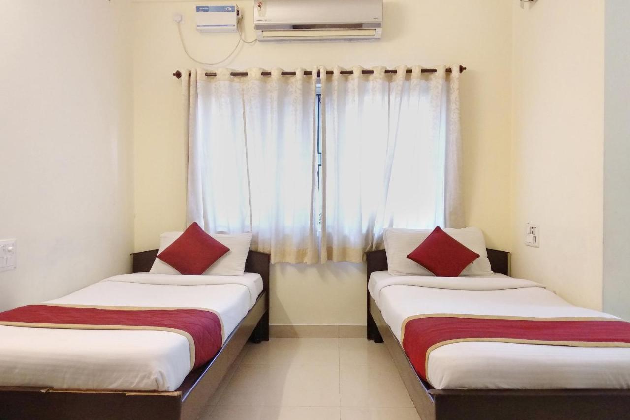 Super Oyo Capital O Premium Hotel Victoria Heights Near Sri Someshwara Swami Temple Bangalore Esterno foto