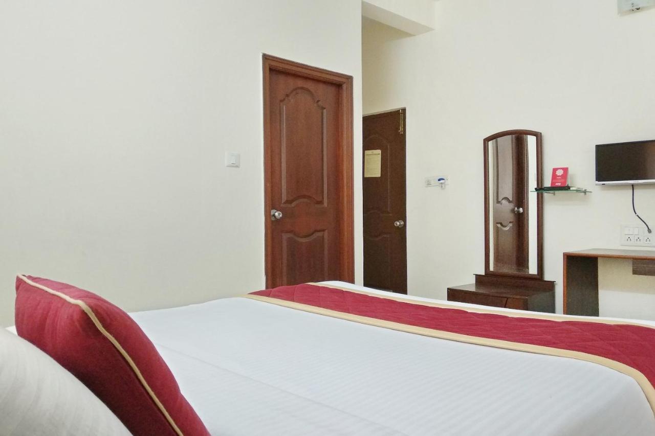 Super Oyo Capital O Premium Hotel Victoria Heights Near Sri Someshwara Swami Temple Bangalore Esterno foto