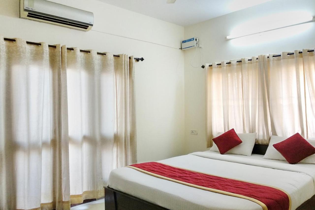 Super Oyo Capital O Premium Hotel Victoria Heights Near Sri Someshwara Swami Temple Bangalore Esterno foto