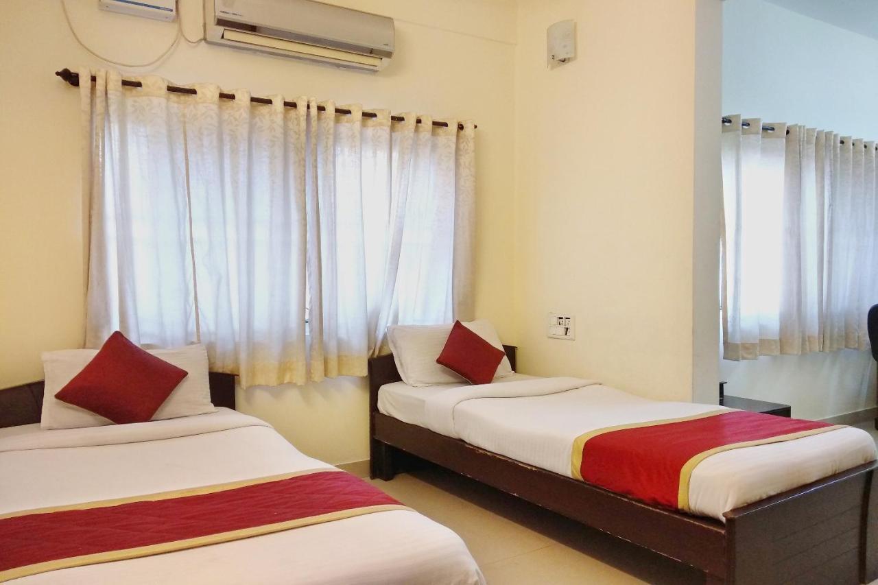 Super Oyo Capital O Premium Hotel Victoria Heights Near Sri Someshwara Swami Temple Bangalore Esterno foto