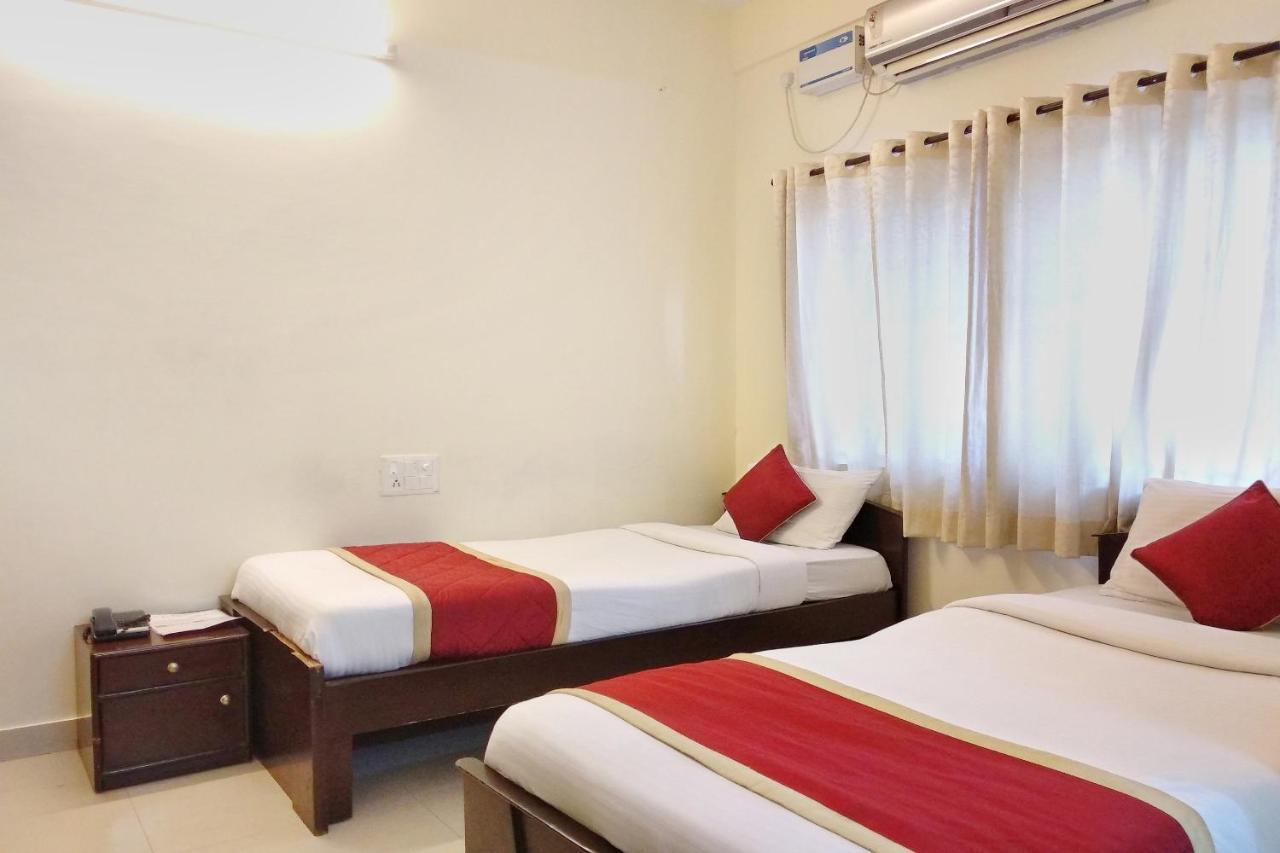 Super Oyo Capital O Premium Hotel Victoria Heights Near Sri Someshwara Swami Temple Bangalore Esterno foto