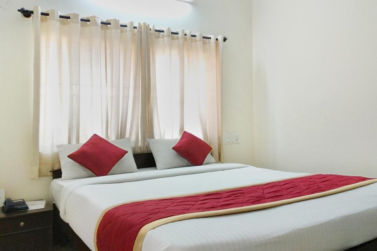 Super Oyo Capital O Premium Hotel Victoria Heights Near Sri Someshwara Swami Temple Bangalore Esterno foto