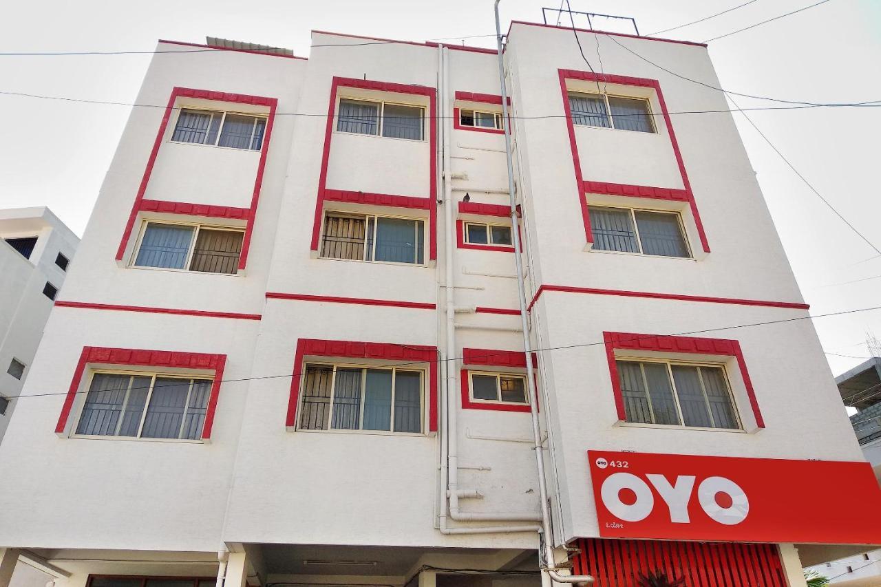 Super Oyo Capital O Premium Hotel Victoria Heights Near Sri Someshwara Swami Temple Bangalore Esterno foto
