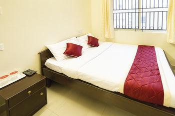 Super Oyo Capital O Premium Hotel Victoria Heights Near Sri Someshwara Swami Temple Bangalore Esterno foto