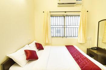 Super Oyo Capital O Premium Hotel Victoria Heights Near Sri Someshwara Swami Temple Bangalore Esterno foto