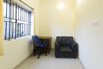 Super Oyo Capital O Premium Hotel Victoria Heights Near Sri Someshwara Swami Temple Bangalore Esterno foto