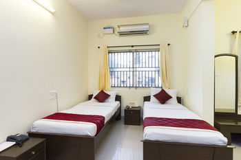 Super Oyo Capital O Premium Hotel Victoria Heights Near Sri Someshwara Swami Temple Bangalore Esterno foto