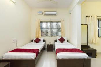 Super Oyo Capital O Premium Hotel Victoria Heights Near Sri Someshwara Swami Temple Bangalore Esterno foto
